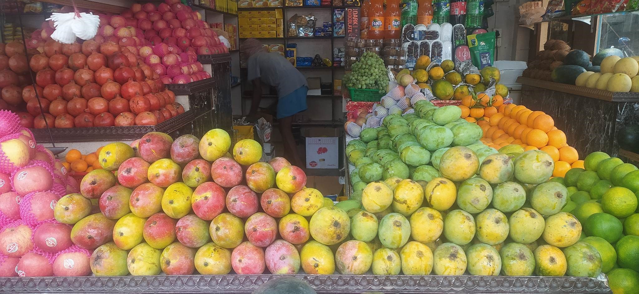 बजारमा विषादी प्रयोग गरिएका आँप छ्यापछ्याप्ती   