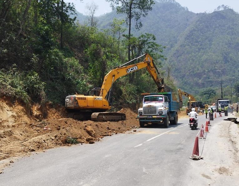 मुग्लिन–मलेखु सडकखण्ड स्तरोन्नति   