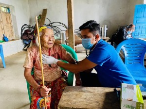 विपन्न बिरामीलाई आर्थिक सहयोगसहित गाउँमै स्वास्थ्य सेवा    