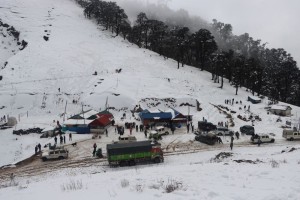 हिउँ खेल्न लोभिएका आन्तरिक पर्यटक रूकुम पूर्वमा        