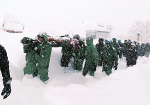 उत्तराखण्डको बद्रीनाथमा हिमपहिरो, फसेका ५७ जनामध्ये १० व्यक्तिको उद्धार   