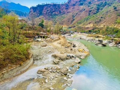 बागलुङका २५ स्थानमा तटबन्ध गरिँदै       