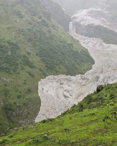 मुस्ताङमा हिमपहिरो, थुनियो बोक्सेखोला        