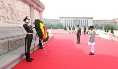 प्रधानमन्त्री दाहालद्वारा माओको समाधिस्थलमा श्रद्धाञ्जलि   