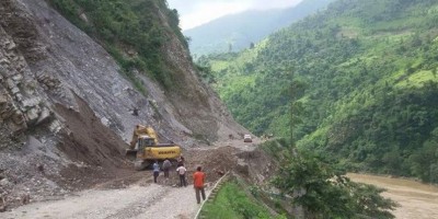 बेँसीसहर-चामे सडक अवरुद्ध       