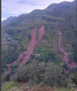 रामेछापको दोरम्बामा गएको पहिरोमा परी छ जनाको मृत्यु, चार जना बेपत्ता        