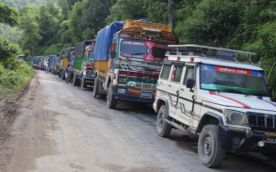 मेची राजमार्गको गोलाखर्क–राजदुवाली सडकखण्ड अवरुद्ध