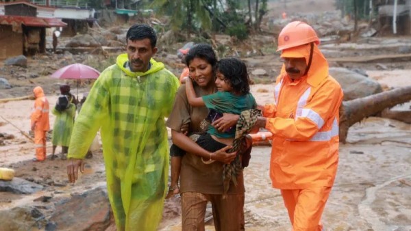 भारतमा पहिरोमा परी २४ जनाको मृत्यु       