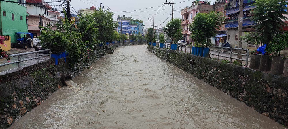 उपत्यकाका नदीमा जलसतह बढेपछि करिडोरमा प्रहरी गस्ती     