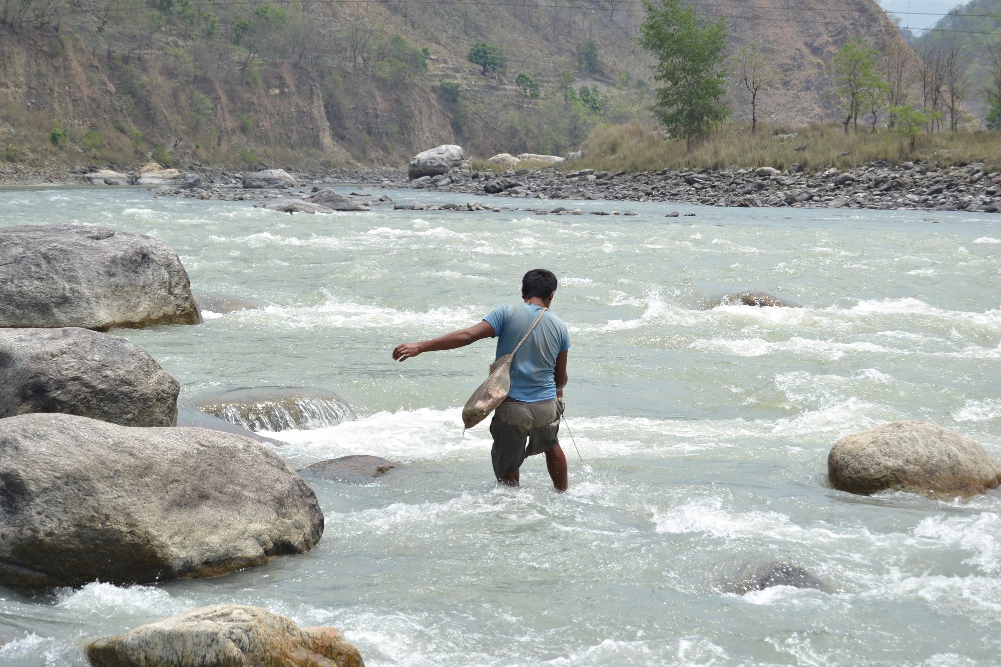 आलेखः वनक्षेत्रबाट विस्थापित हुँदै आदिवासी समुदाय   