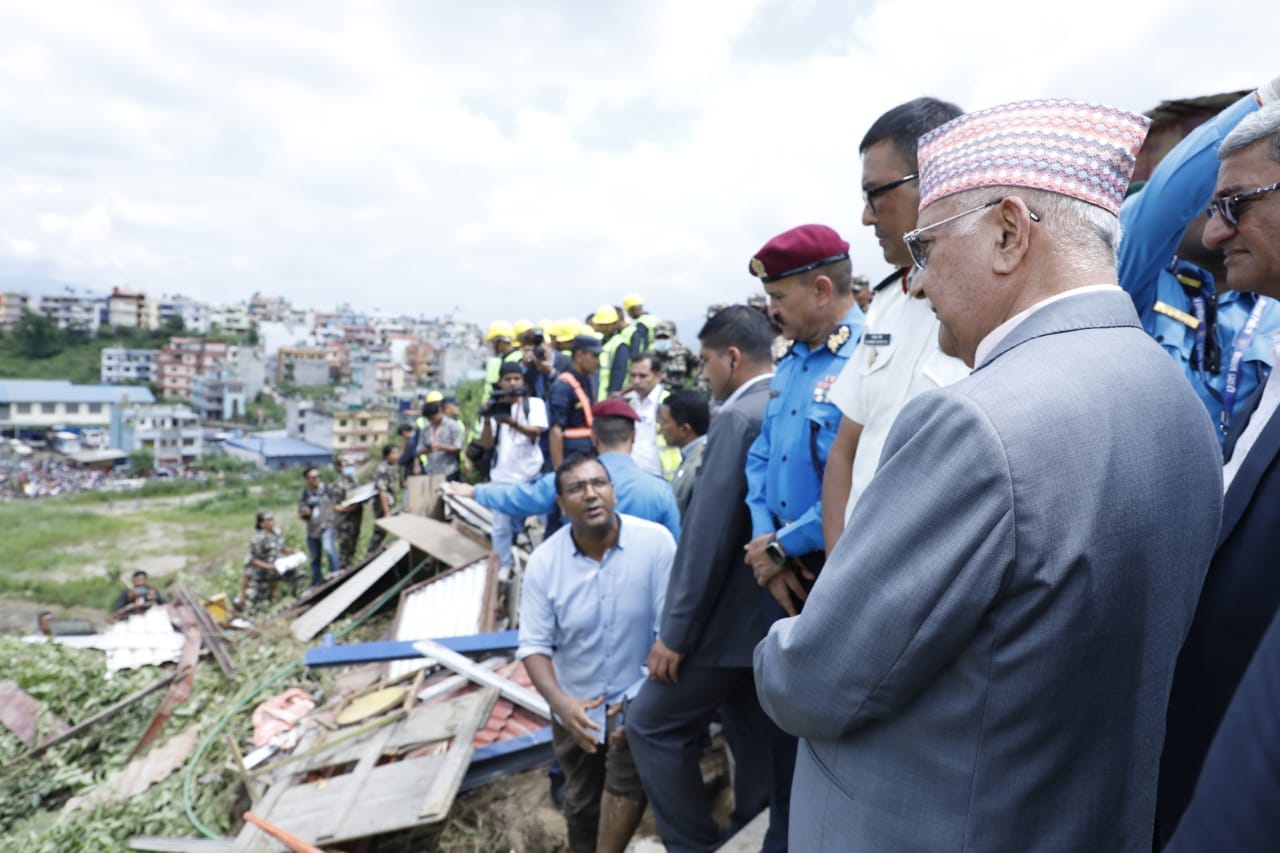 विमान दुर्घटनाबारे जानकारी लिन प्रधानमन्त्री ओली विमानस्थलमा       