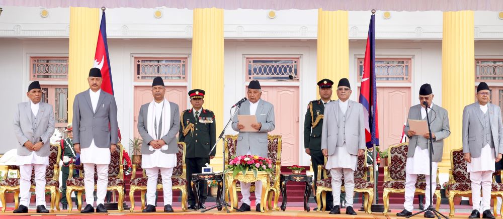 नवनियुक्त प्रधानमन्त्री ओलीद्वारा शपथ ग्रहण       