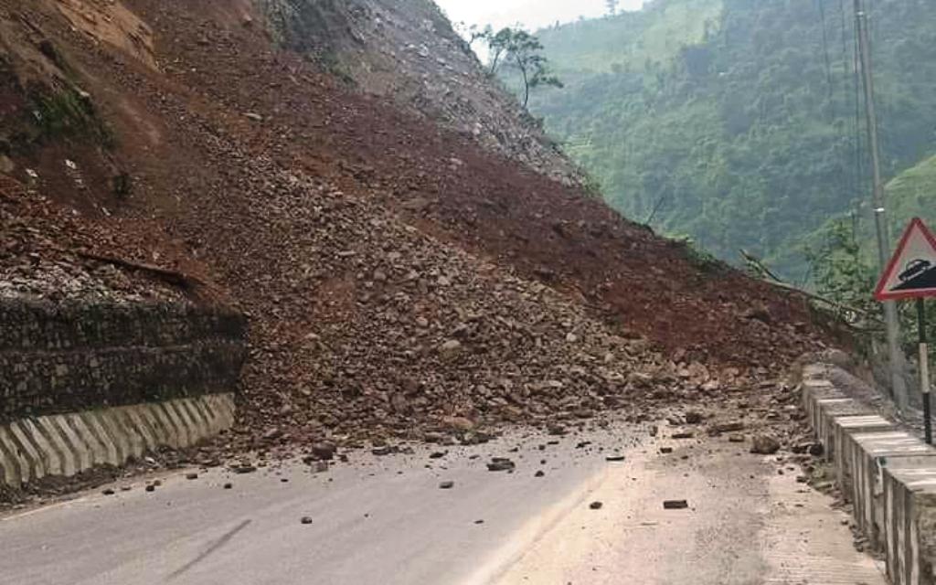 नारायणगढ–मुग्लिन सडक दुईतर्फी नै अवरुद्ध   