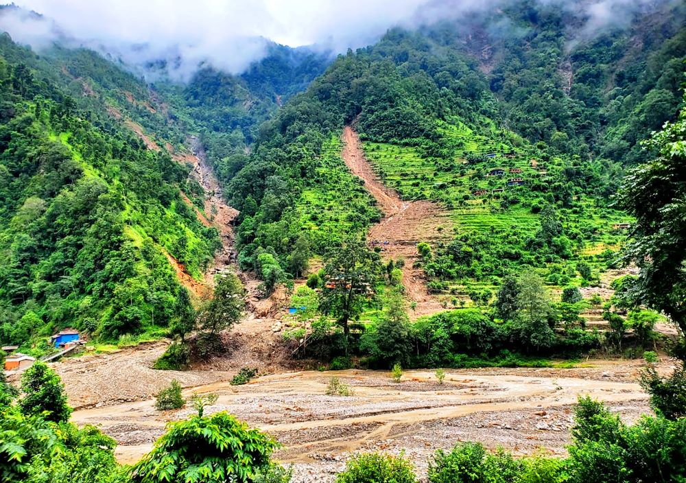 'अव्यवस्थित ग्रामीण सडकले गाउँको सौन्दर्य बिगार्‍यो'   