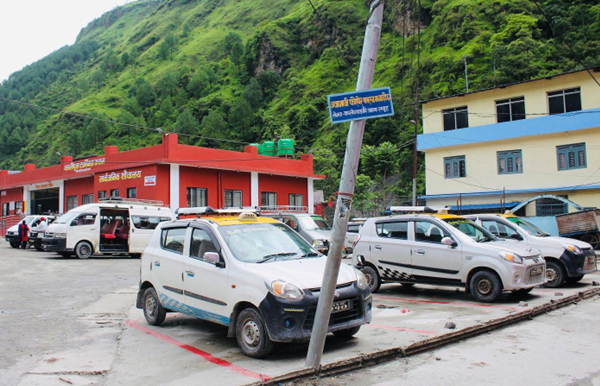 यातायात कार्यालय जान पटके शुल्क   