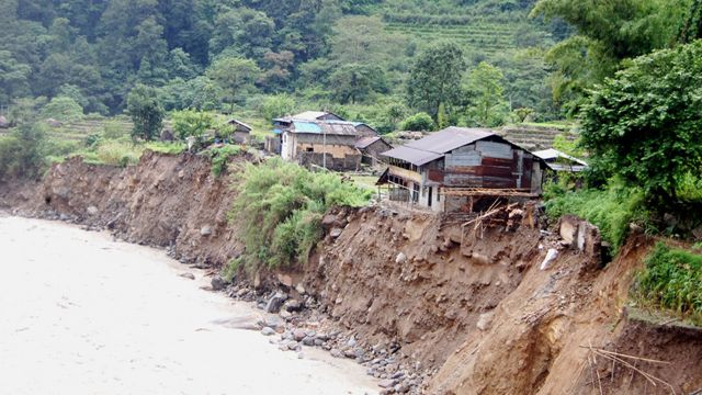 बाढीपहिरोबाट भएको क्षतिबारे प्रधानमन्त्रीलाई ध्यानाकर्षण   