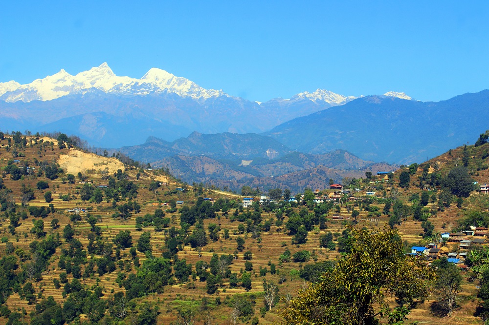 बोर्लाङ्गबाट देखिएको मनोरम हिमशृङ्खला