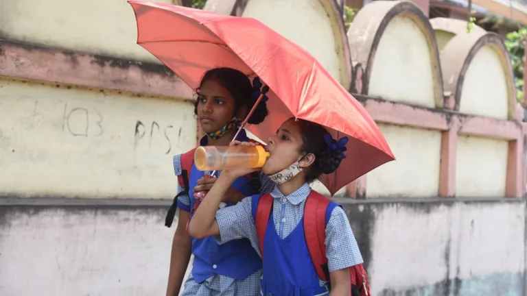 अत्यधिक गर्मी बढेपछि विद्यालयमा बिदा        