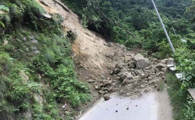 बाढीपहिरोले मध्यपहाडी राजमार्गको ४० किलोमिटर भाग क्षतिग्रस्त       