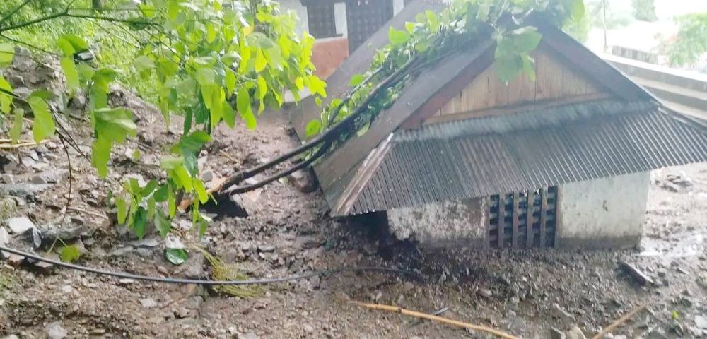 ताप्लेजुङमा बाढी पहिरोबाट दार्जनौँ परिवार विस्थापित       