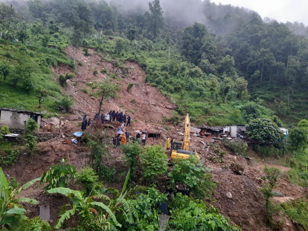 पहिरोले पुरिएका तीनै जनाको शव भेटियो       