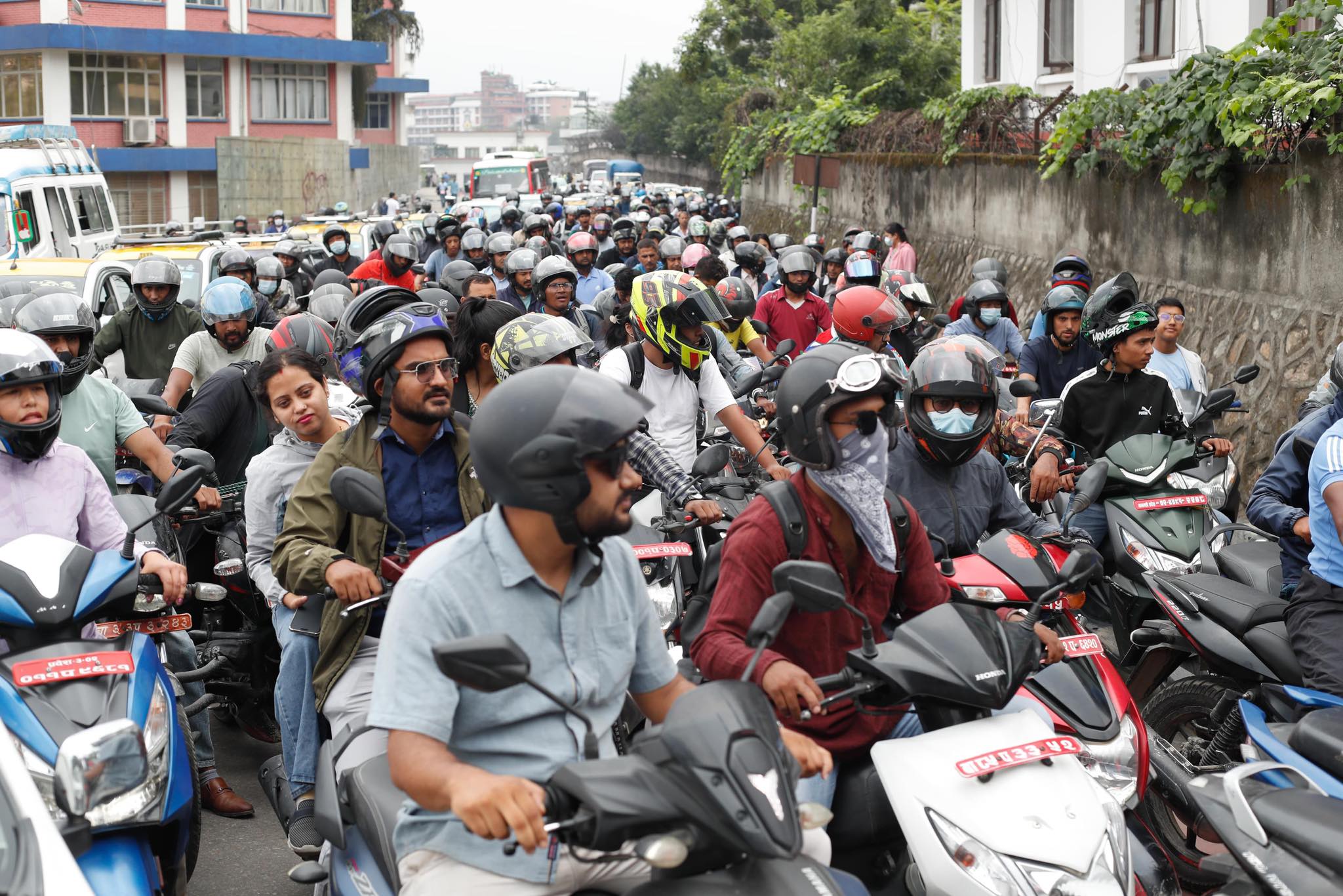 अत्यावश्यक पेट्रोलियम ढुवानीमा हडताल         