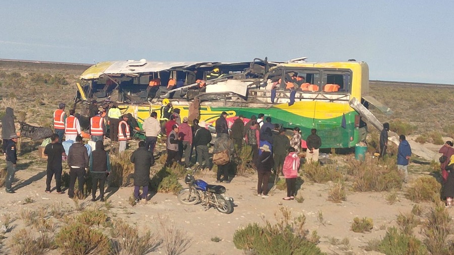 skynews-bolivia-bus-bus-crash_6843860-1740917817.jpg